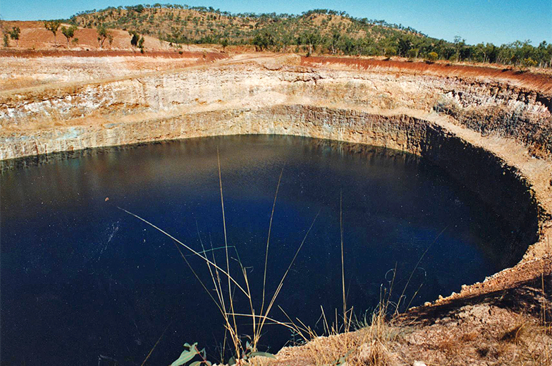 Sandy Flat Pit containing considerably more water 14 months later (May 1997).