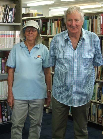 Retired veterinarians, Drs Denise McEwan ( L ) and Peter Hooper ( R ), visited the AZRI Department library, prior to heading out to view research cattle on the AZRI Farm and Old Man Plains Research Station.