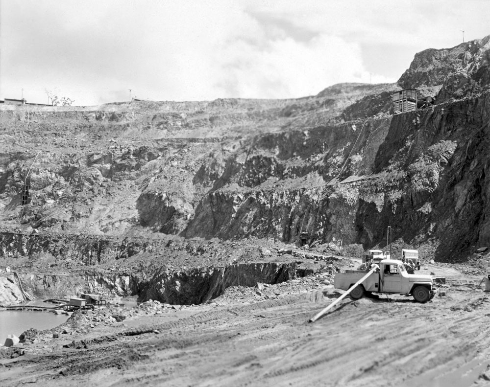 White’s open cut pit, Rum Jungle (1958). National Archives of Australia: A1200, L25498